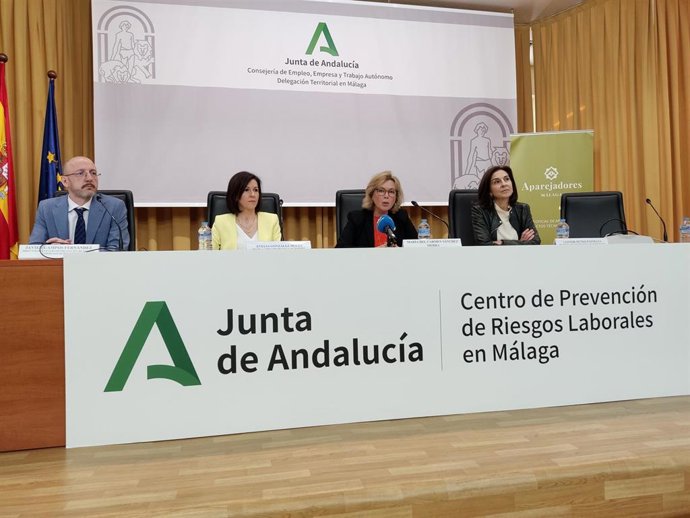 La delegada de Empleo inaugura una jornada sobre seguridad y salud en la construcción industrializada