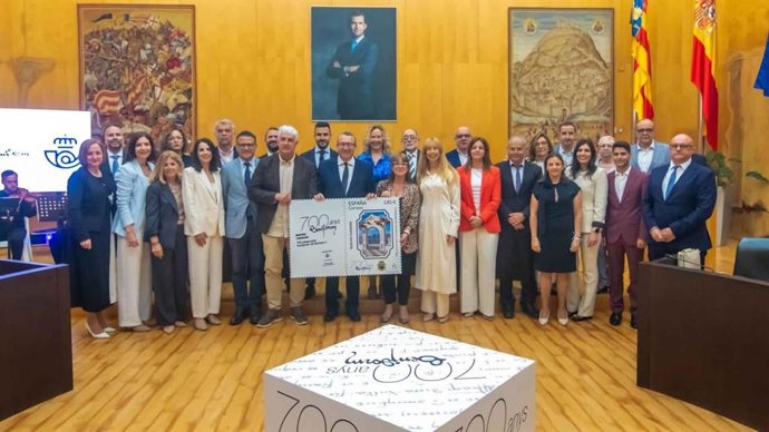 Correos emite 72.000 sellos por los 700 años de la fundación de Benidorm (Alicante)