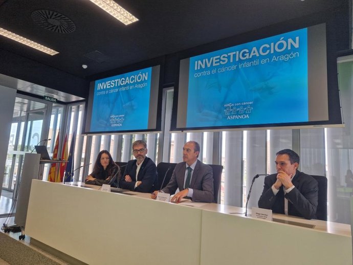 Rueda de prensa del consejero de Sanidad, el presidente de Aspanoa y dos investigadores para informar sobre sendos proyectos financiados por Aspanoa contra el cáncer infantil.