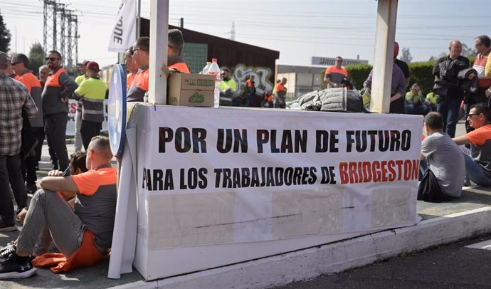 Manifestación de la plantilla de Bridgestone en la jornada de huelga por el ERE en Reocín, Cantabria 