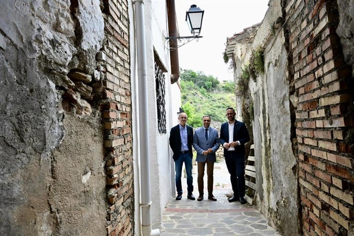 Visita del presidente de la Diputación de Granada, Francis Rodríguez, a Ítrabo.