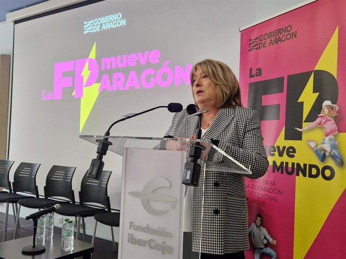 La consejera ha abierto el foro 'La FP mueve Aragón'.