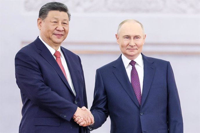 RUSSIA, MOSCOW - MAY 8, 2025: China's President Xi Jinping (L) and Russia's President Vladimir Putin shake hands during a meeting at the Moscow Kremlin. The Chinese leader arrived in the Russian capital for Victory Day celebrations. Mikhail Metzel/Russian
