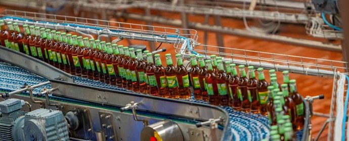 Coca-Cola produce cinco formatos de Fuze Tea en cuatro de las diez líneas de la fábrica de Valencia