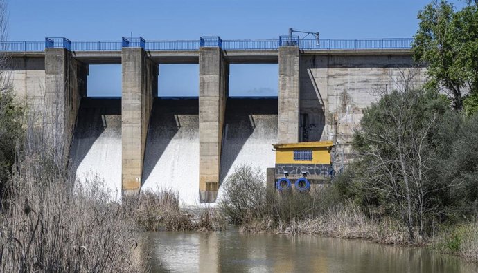 Archivo - Presa en la cuenca del Guadiana