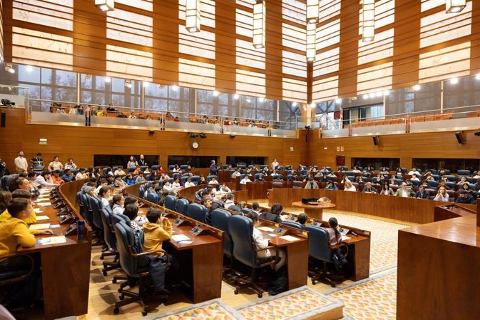 Archivo - Cuatro colegios públicos debaten en el Pleno de la Asamblea de Madrid a través del programa Diputados por un día