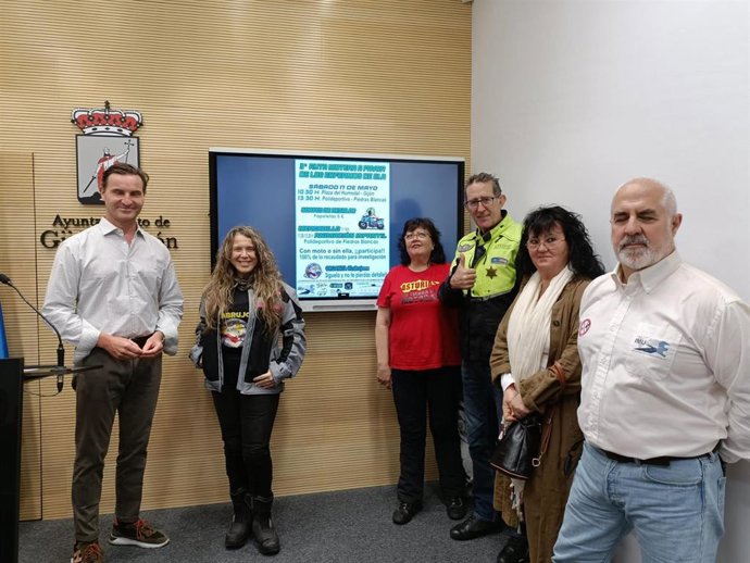 Presentación de la III Ruta Motera a favor de los enfermos de ELA, en el Ayuntamiento de Gijón.