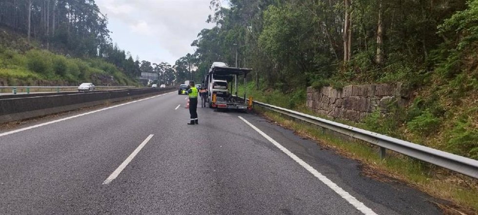 Cortado un carril de la A-55