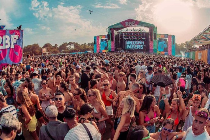 Reggaeton Beach Festival 2025 confirma nuevos artistas para su gira de verano