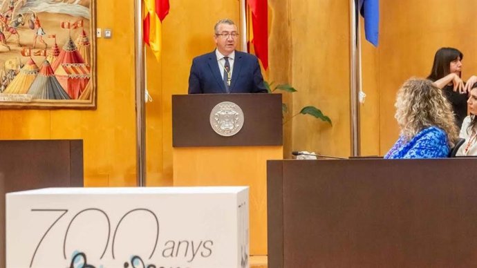 El alcalde de Benidorm (Alicante), Toni Pérez, durante el pleno institucional por los 700 años de fundación de la ciudad