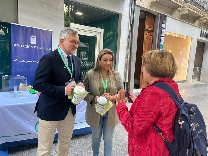 La Diputación de Almería se suma al Día de la Cuestación de la AECC para apoyar la lucha contra el cáncer.