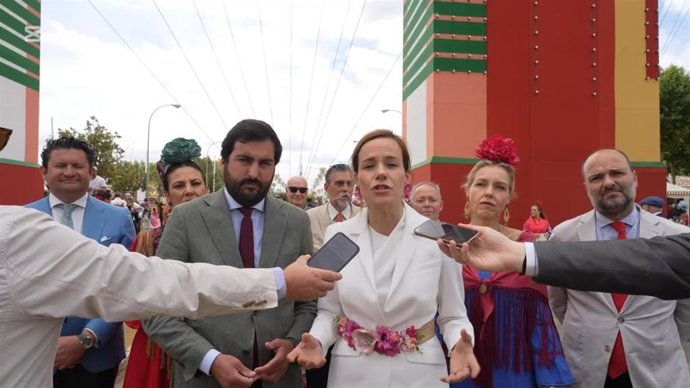 Visita de Isabel Pérez Moñino a la Feria de Sevilla