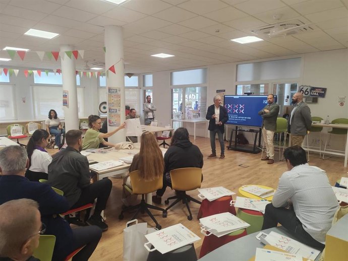 El secretario general de Universidades de la Junta de Andalucía, Ramón Herrera, interviene en las jornadas sobre emprendimiento en el tercer sector organizadas en la UAL.