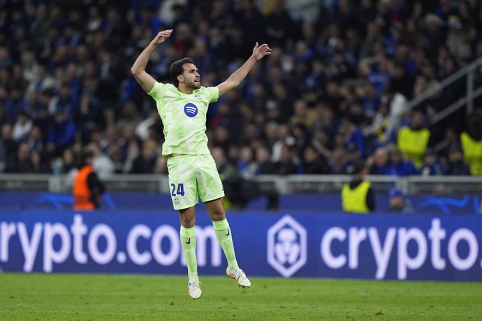 Eric Garcia of FC Barcelona celebrates a goal during the UEFA Champions League 2024/25 Semi Final First Leg match between FC Internazionale Milano and FC Barcelona at Giuseppe Meazza Stadium on May 06, 2025 in Milan, Italy.