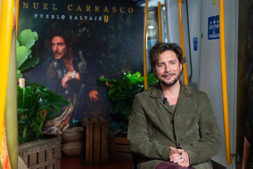 El cantante Manuel Carrasco durante una entrevista para Europa Press, a 8 de mayo de 2025, en Madrid (España). Su nuevo disco, que se lanza el próximo 9 de mayo bajo el título Pueblo Salvaje II, es un álbum de estudio que busca conectar la naturaleza 