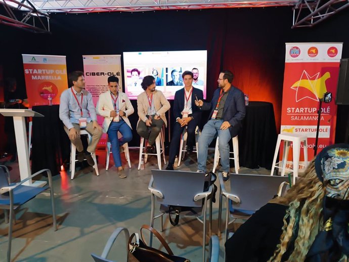 El director general de Fomento del Emprendimiento y la Formación Continua de la Junta, Javier González, ha participado este jueves en diversas mesas redondas en el marco del congreso para empresas emergentes y scaleup 'Startup Olé'