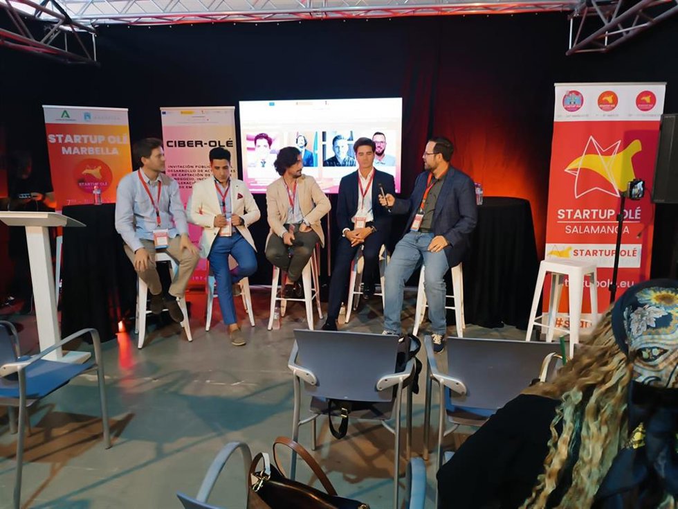 El director general de Fomento del Emprendimiento y la Formación Continua de la Junta, Javier González, ha participado este jueves en diversas mesas redondas en el marco del congreso para empresas emergentes y scaleup 'Startup Olé'