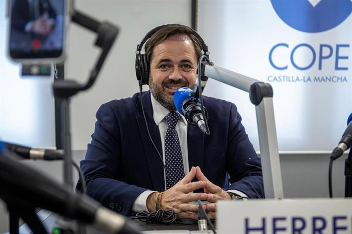 Archivo - El presidente del Partido Popular de Castilla-La Mancha, Paco Núñez, en una entrevista en Cope Castilla-La Mancha