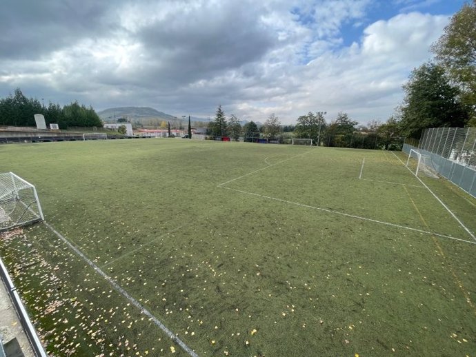 Archivo - Campo de fútbol de Olaranbe en Vitoria-Gasteiz