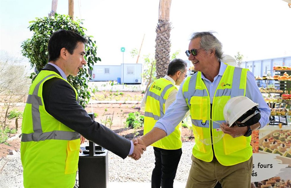 El presidente de Acciona, José Manuel Entrecanales (derecha), durante su visita a las obras