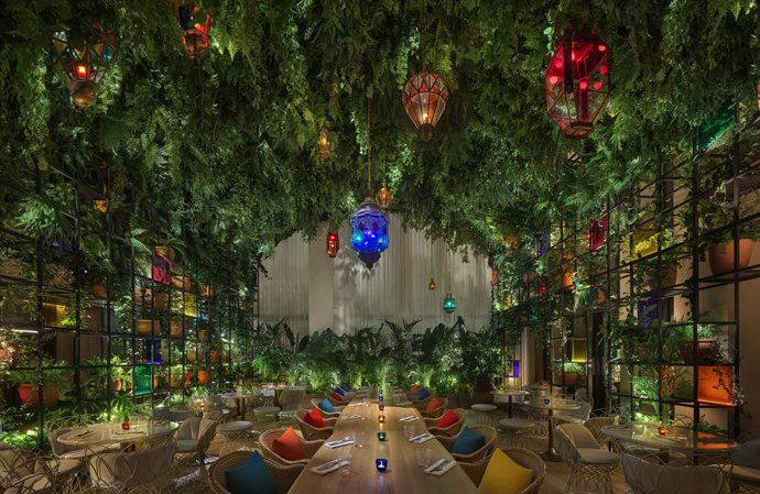 Archivo - El chef Hugo Muñoz (Ugo Chan) cocina junto a Diego Muñoz en una experiencia única a cuatro manos en Oroya