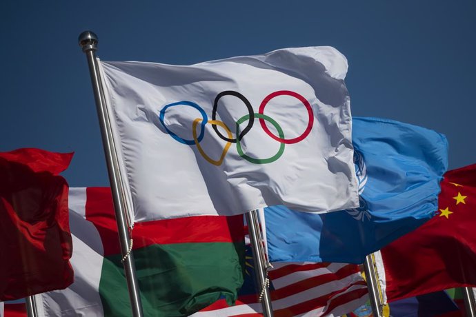 Archivo - 02 February 2022, China, Beijing: The Olympic flag flies among the flags of the participating countries at the Olympic Village ahead of the Beijing 2022 Winter Olympic Games, taking place from 04 February to 20 February. Photo: Jaroslav Novák/TA