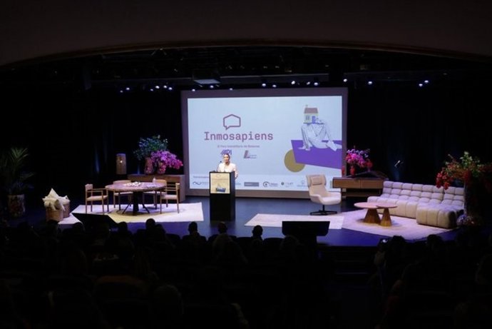 La presidenta del Govern, Marga Prohens, clausura el foro inmobiliario Inmosapiens 2025.
