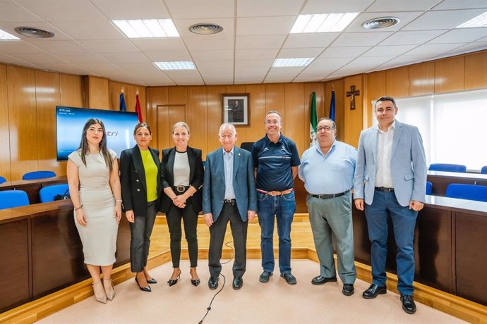 Presentación de los campeonatos nacionales de triatlón que se celebran en Roquetas de Mar (Almería).