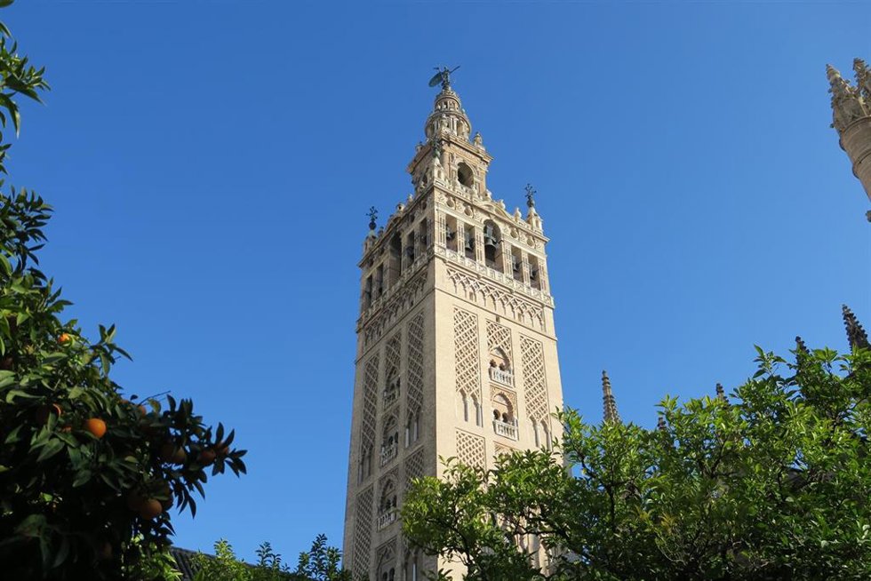 Archivo - Giralda tras la restauración de la cara oeste. Imagen de archivo.      