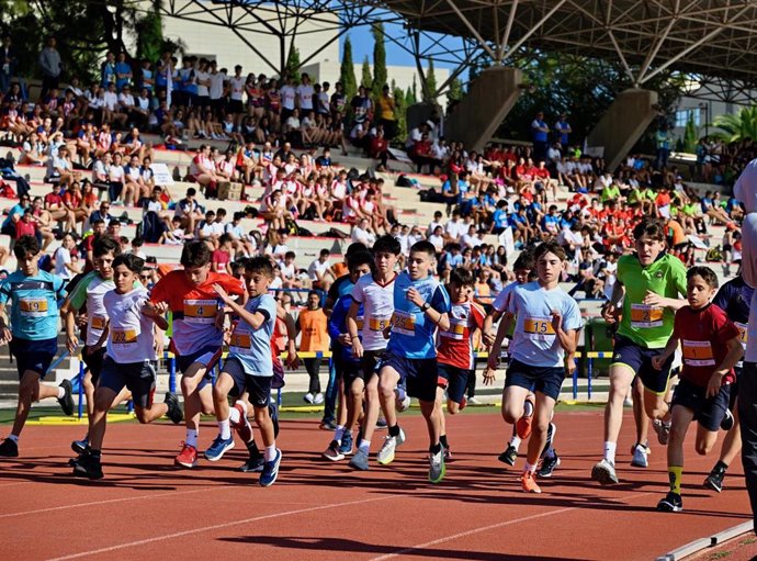 Participantes en el XIX Campeonato Regional de Atletismo, organizado por Ucoerm