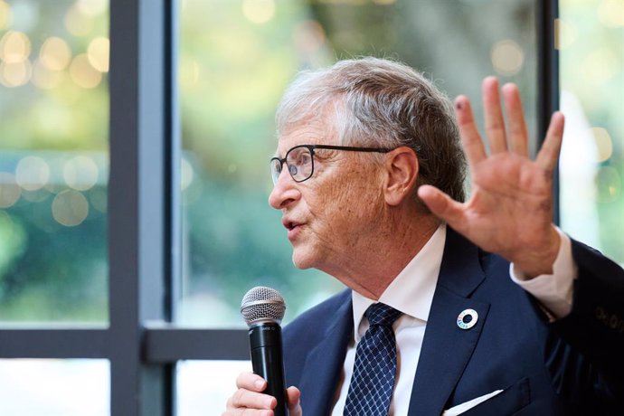 Archivo - 14 October 2024, Berlin: Founder of the Gates Foundation Bill Gates speaks at a Save the Children event on vaccine equity at the Cafe am Neuen See, as part of the "World Health Summit" conference. Photo: Annette Riedl/dpa