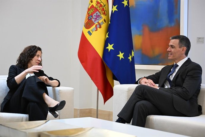 El presidente del Gobierno, Pedro Sánchez, se ha reunido este jueves en el Palacio de la Moncloa con la comisaria europea de Derechos Sociales y Capacidades, Empleo de Calidad y Preparación, Roxana Mînzatu.