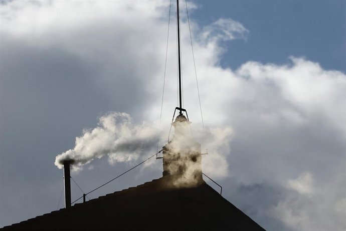 08 May 2025, Vatican, Vatican City: White smoke rises from the chimney of the Sistine Chapel on the evening of the second day of the conclave to elect a new pope.