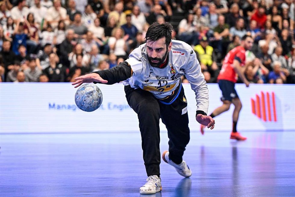 Rodrigo Corrales, durante un partido con la selección española de balonmano.