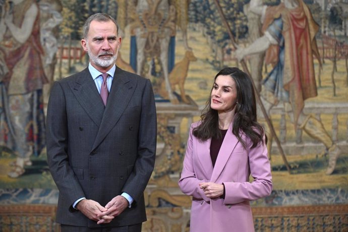 Archivo - Arquivo - O Rei Felipe e a Rainha Letizia durante a reunião anual do Conselho de Administração do Instituto Cervantes, realizada no Palácio Real de El Pardo, em 5 de fevereiro de 2025, em Madri (Espanha). Durante a cerimônia, os monarcas entrega
