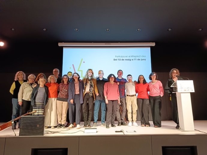 Presentació de la campanya 'Mantenir el català, el repte 21 dies' amb diverses entitats en defensa del català