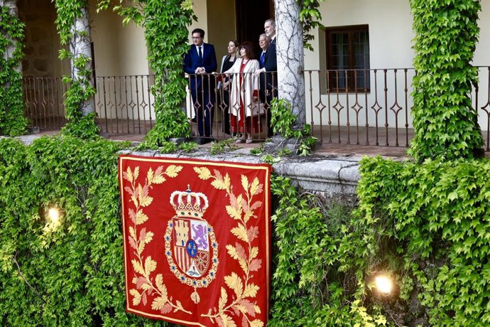 El Rey Felipe VI ofrece una cena con motivo de la entrega del Premio Carlos V a Josep Borrell