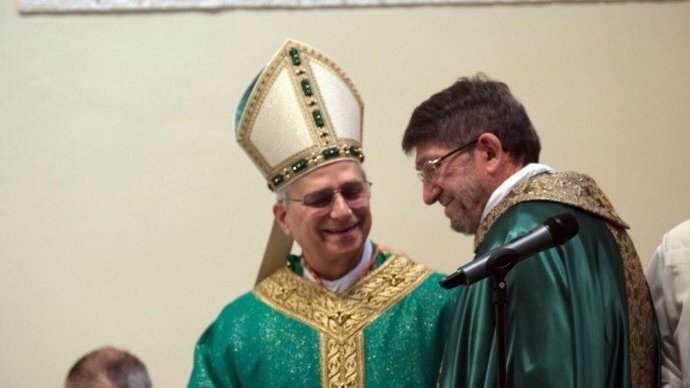 El Prior de los Agustinos, Alejandro del Moral, junto a Robert Prevost.