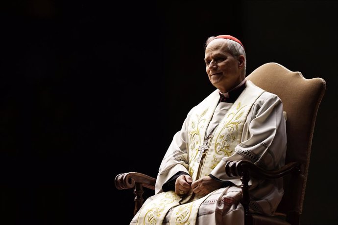 Archivo - March 3,  2025 - Vatican City.  Cardinal ROBERT FRANCIS PREVOST Prefect of theDicasteery for Bishops leads the Holy Rosary for the Holy Father Francis in St, Peter's Square at the Vatican. ÂEvandroInetti_via ZUMA Wire