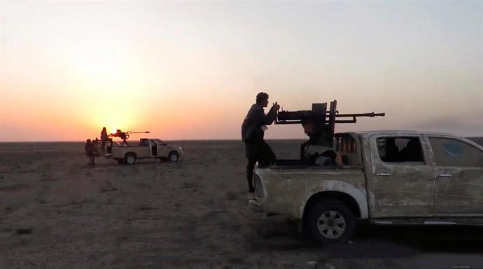 Archivo - Imagen de combatientes de Estado Islámico en Deir Ezzor, este de Siria (archivo)