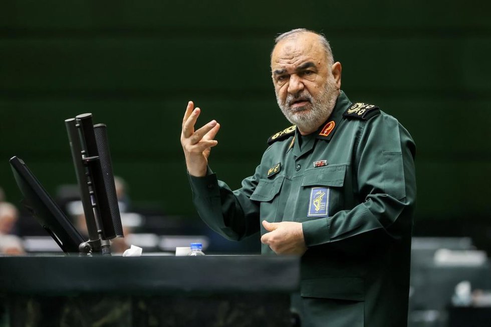 Archivo - El comandante en jefe de la Guardia Revolucionaria Islámica (IRGC, por sus siglas en inglés), Hosein Salami, habla durante una sesión del Parlamento. En Teherán, Irán,  El 10 de diciembre de 2024.