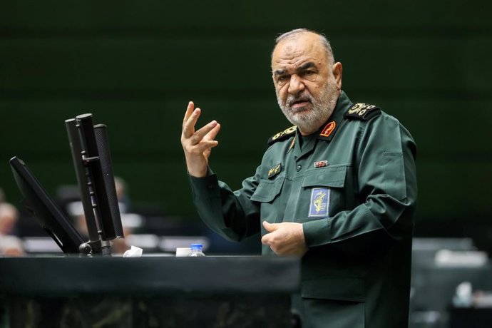 Archivo - December 10, 2024, Tehran, Iran: Islamic Revolutionary Guard Corps (IRGC) commander-in-chief HOSSEIN SALAMI (R) speaks during a session Parliament.