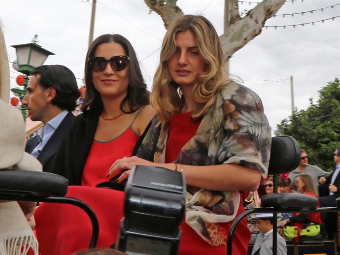 Bárbara Mirján y Amina Martínez de Irujo en la Feria de Abril