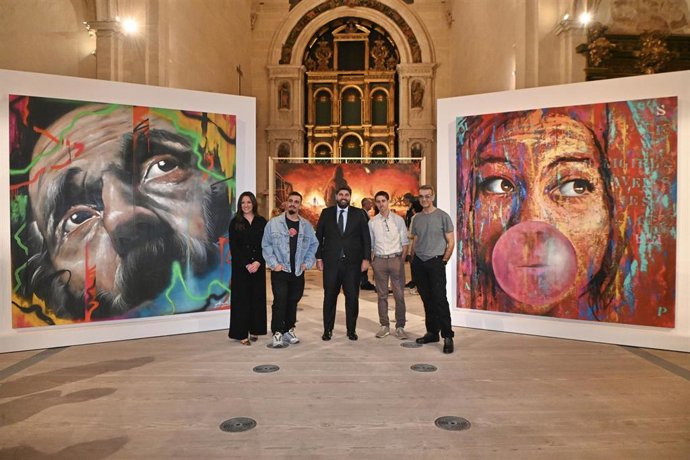 El jefe del Ejecutivo autonómico, Fernando López Miras, inaugura la exposición 'De vándalos a leyendas'