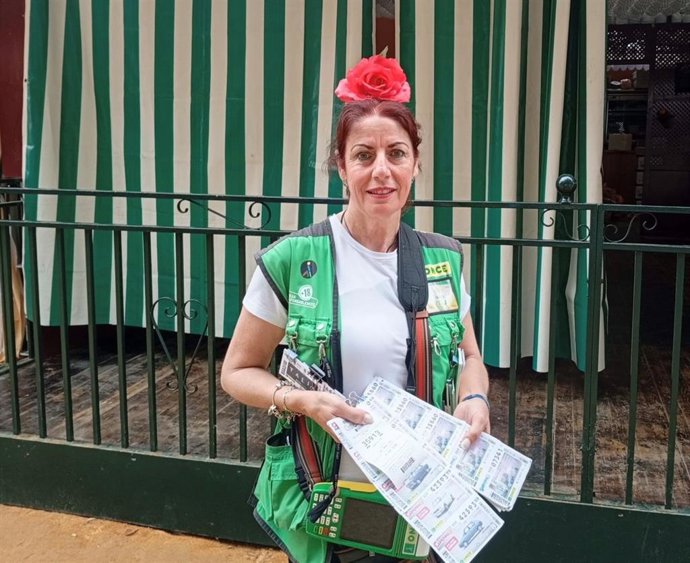 Vendedora de la ONCE en la Feria de Sevilla, Matilde Valverde.