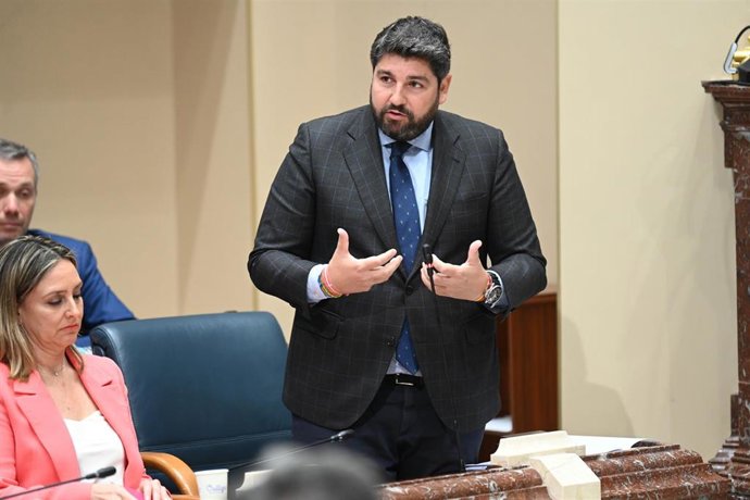 El presidente del Gobierno de la Región de Murcia, Fernando López Miras,durante su comparecencia ante el pleno de la Asamblea Regional