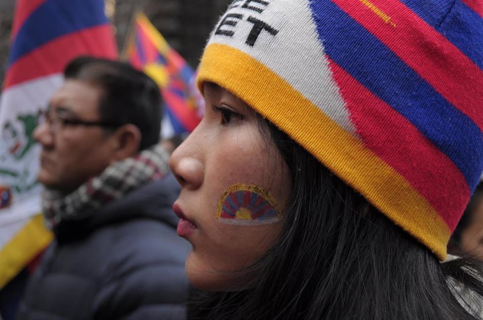 Archivo - Imagen de archivo de una activista tibetana 