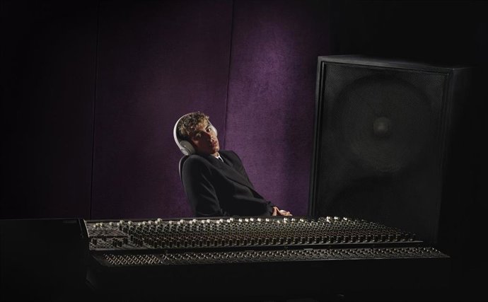 Archivo - El jugador del FC Barcelona Lamine Yamal durante su anuncio con la marca Beats