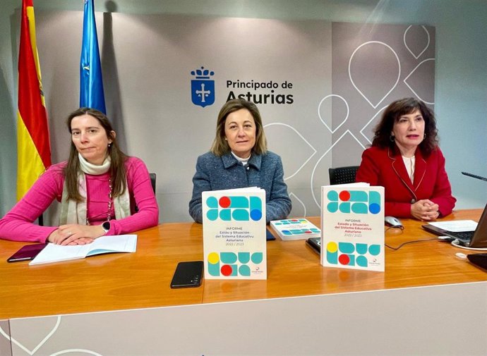 Lydia Espina, en el centro