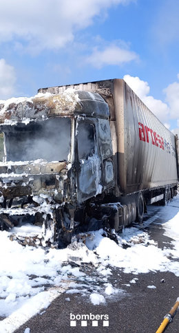 Imagen del camión quemado en Castelldans (Lleida)